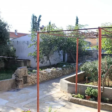 Appartement With A Parking Space - 8469 Ugljan